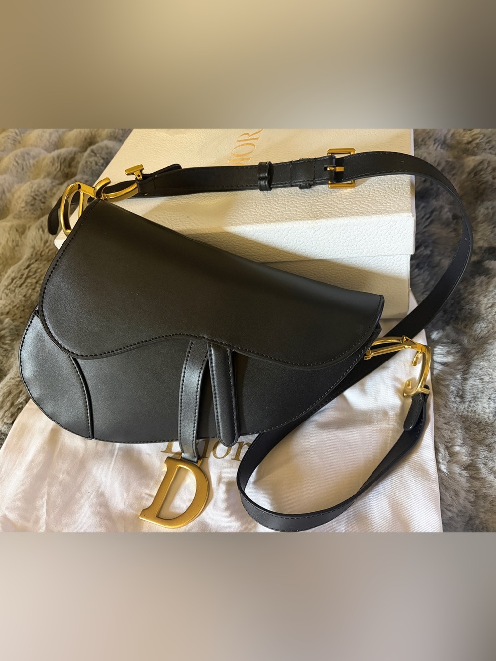 Dior Black Leather Saddle Crossbody w/Gold 'D'Charm check pictures read messages - Picture 3 of 15